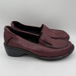Clarks Artisan Cranberry Leather Slip On Loafers Size 7.5 M Women’s